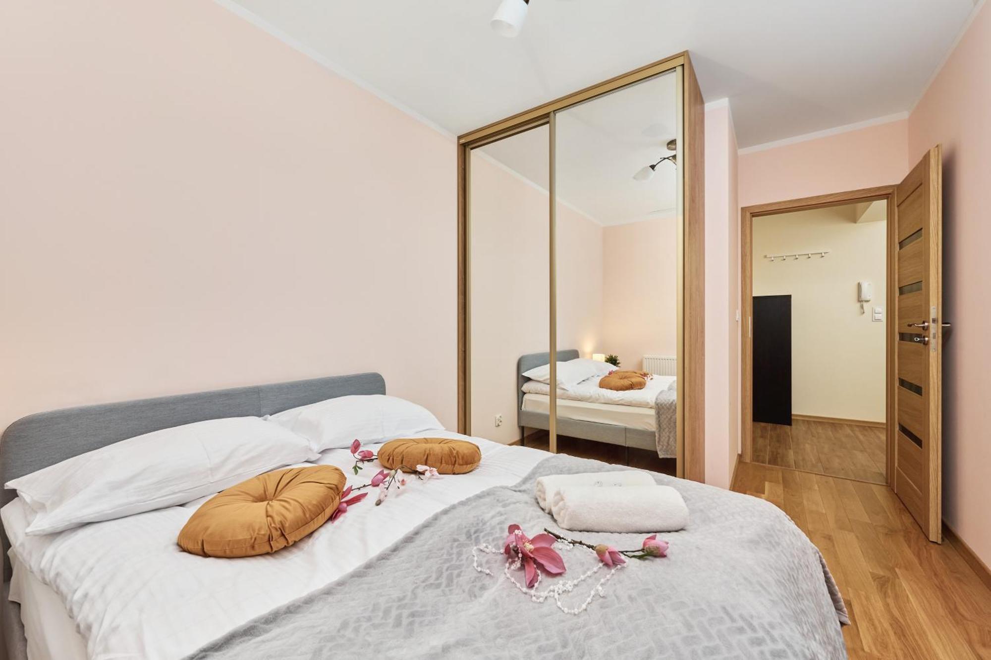 Wroclaw Rose Apartments By Noclegi Renters Luaran gambar